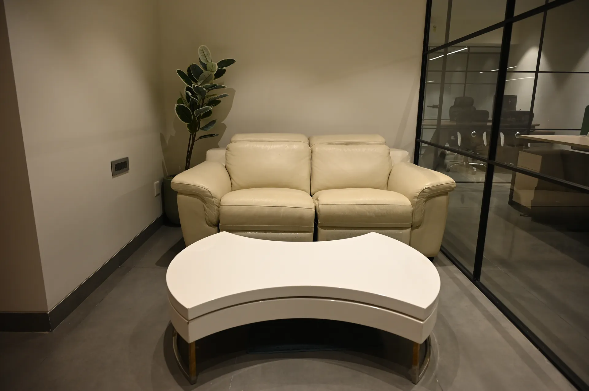 International IT Company Office — 08